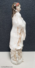 Load image into Gallery viewer, Sculpture - Lady holding a baby
